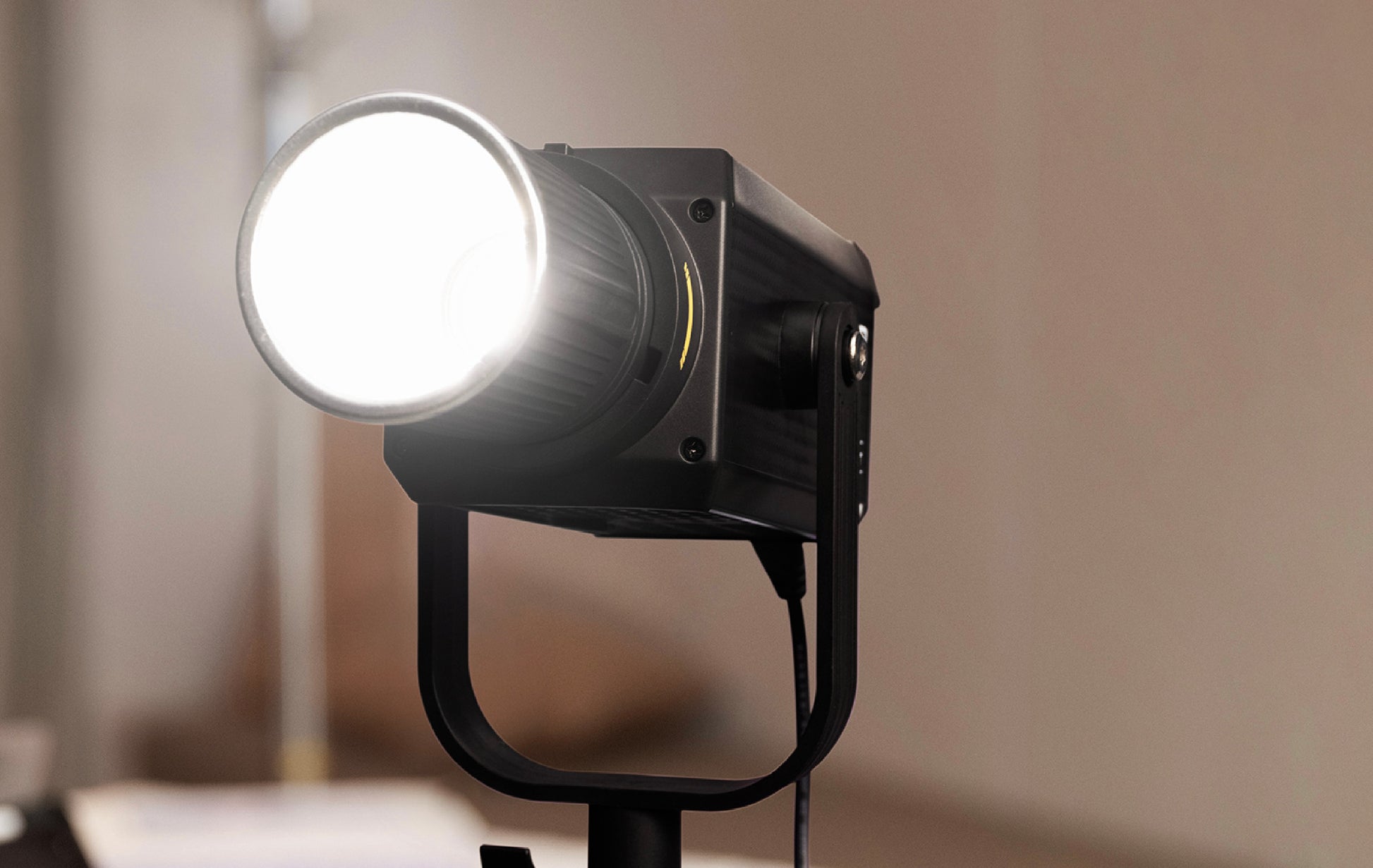NANLITE FS-60B Bi-Color Studio-Scheinwerfer