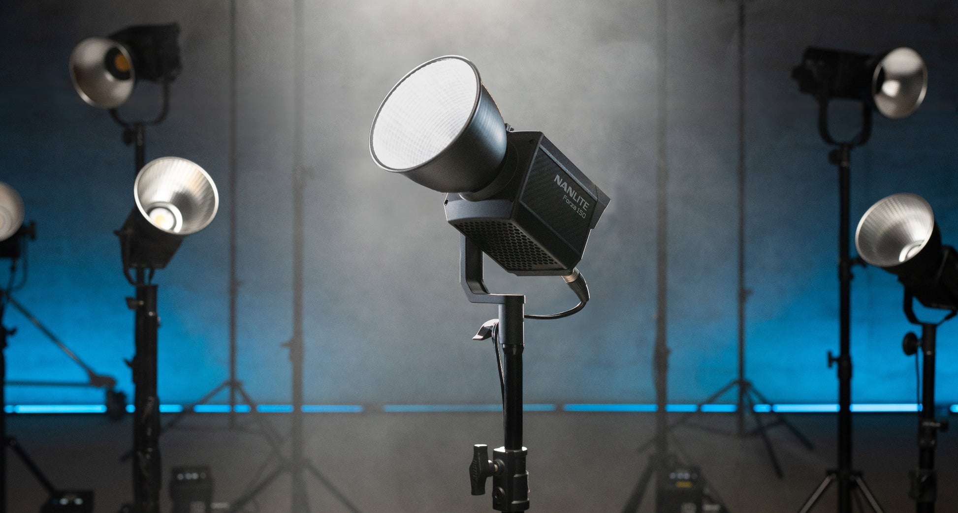 NANLITE Forza 150 Reportage- und Studio-Scheinwerfer