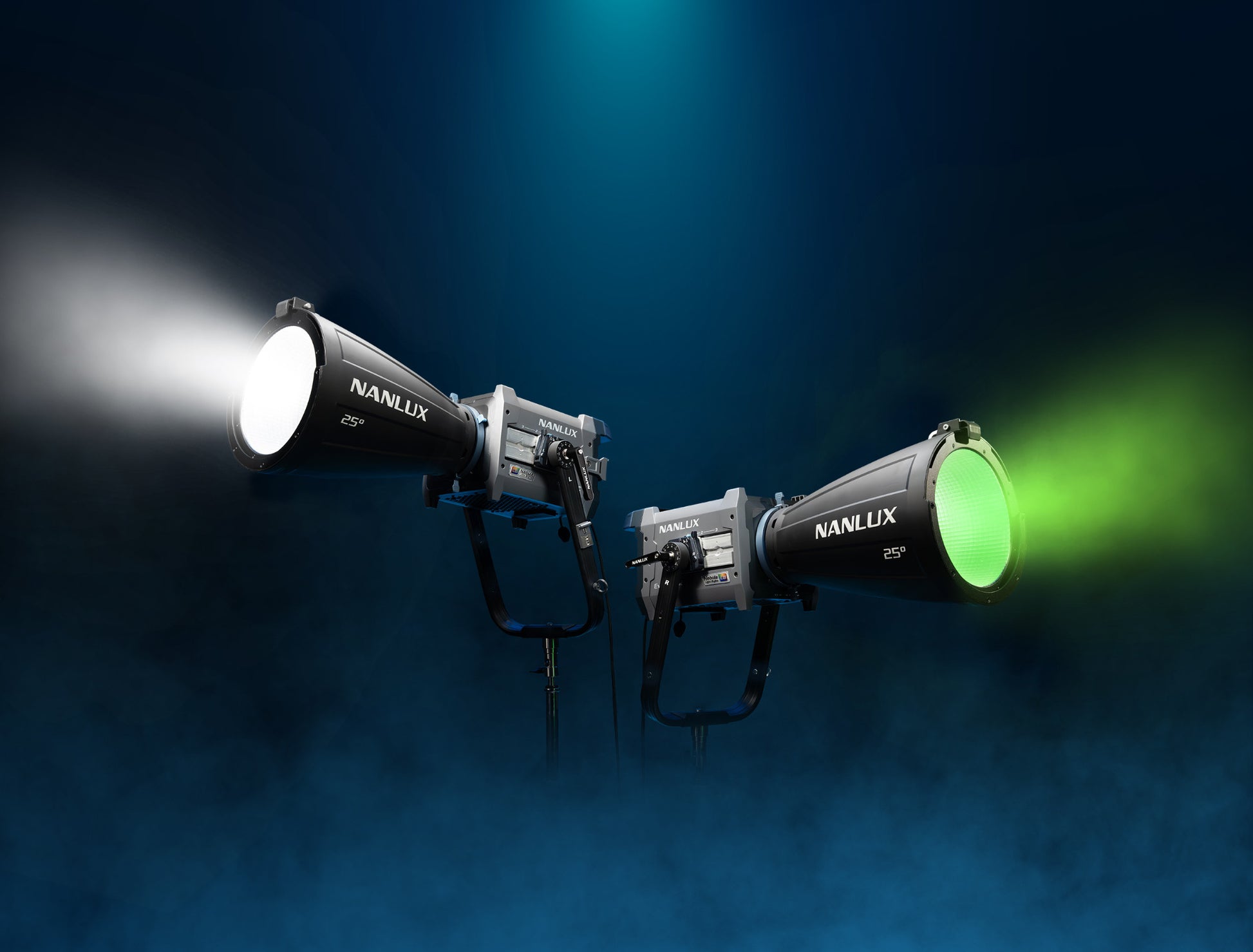 NANLUX Evoke 600C , Full-Color Reportage- und Studio-Scheinwerfer