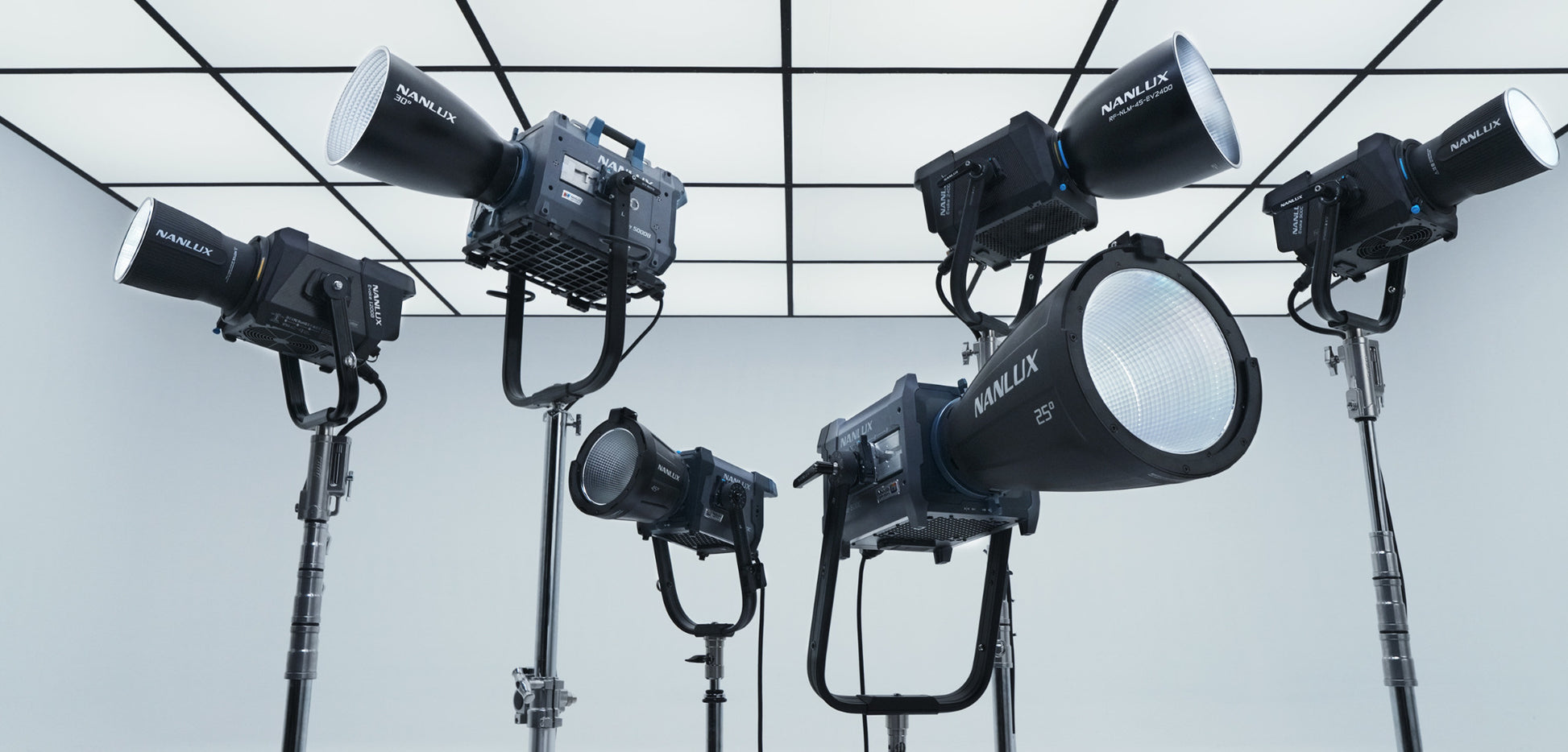 NANLUX Evoke 600C , Full-Color Reportage- und Studio-Scheinwerfer