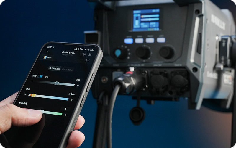 NANLUX Evoke 600C , Full-Color Reportage- und Studio-Scheinwerfer