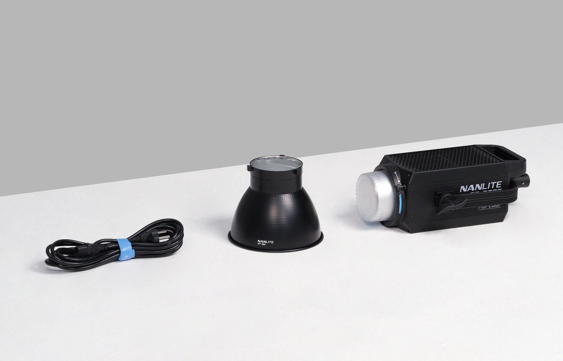 NANLITE FS-300C Full-Color Studio-Scheinwerfer